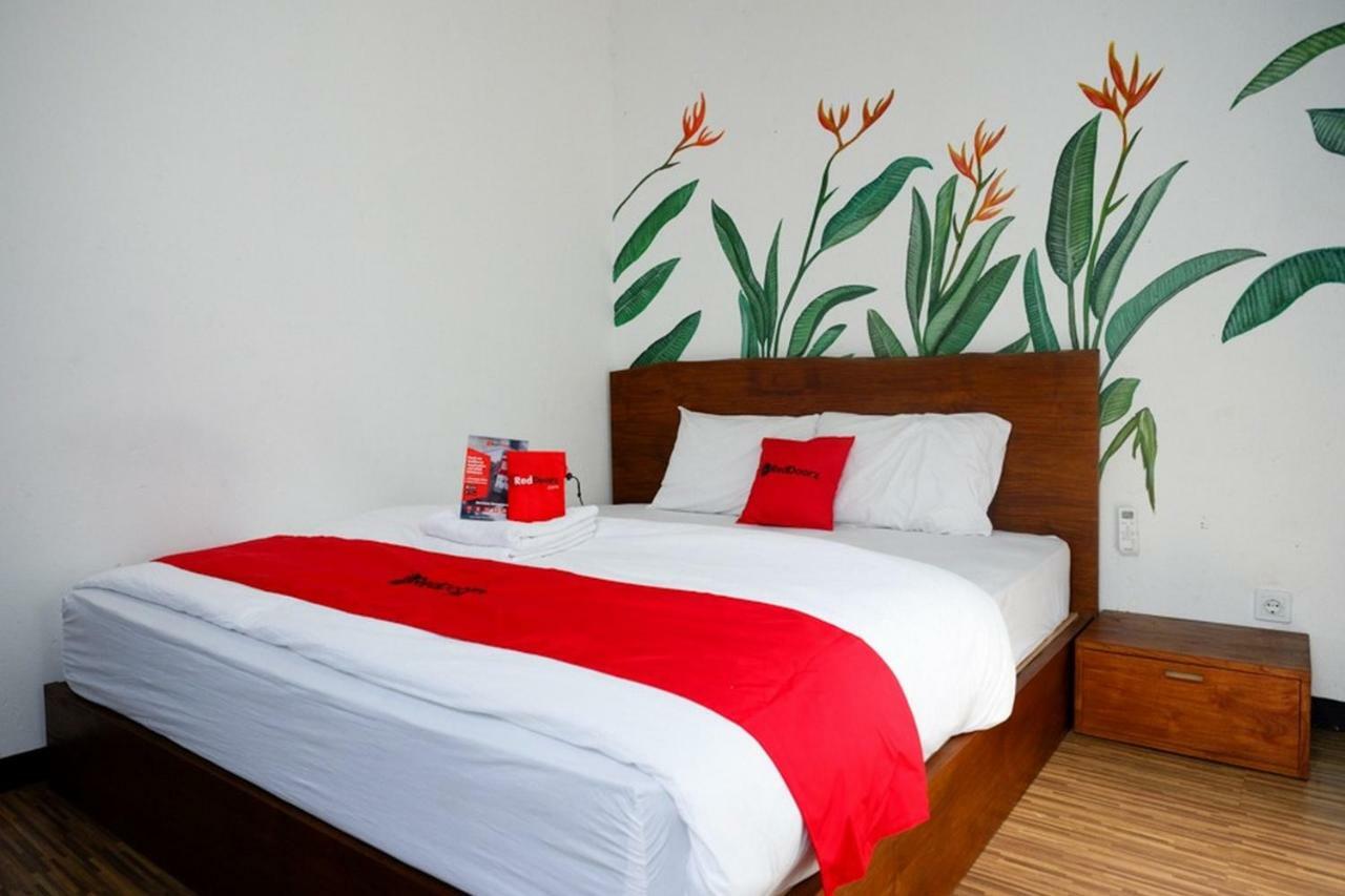 A Pousada Reddoorz @ Jalan Raya Semat Canggu Bali Exterior foto