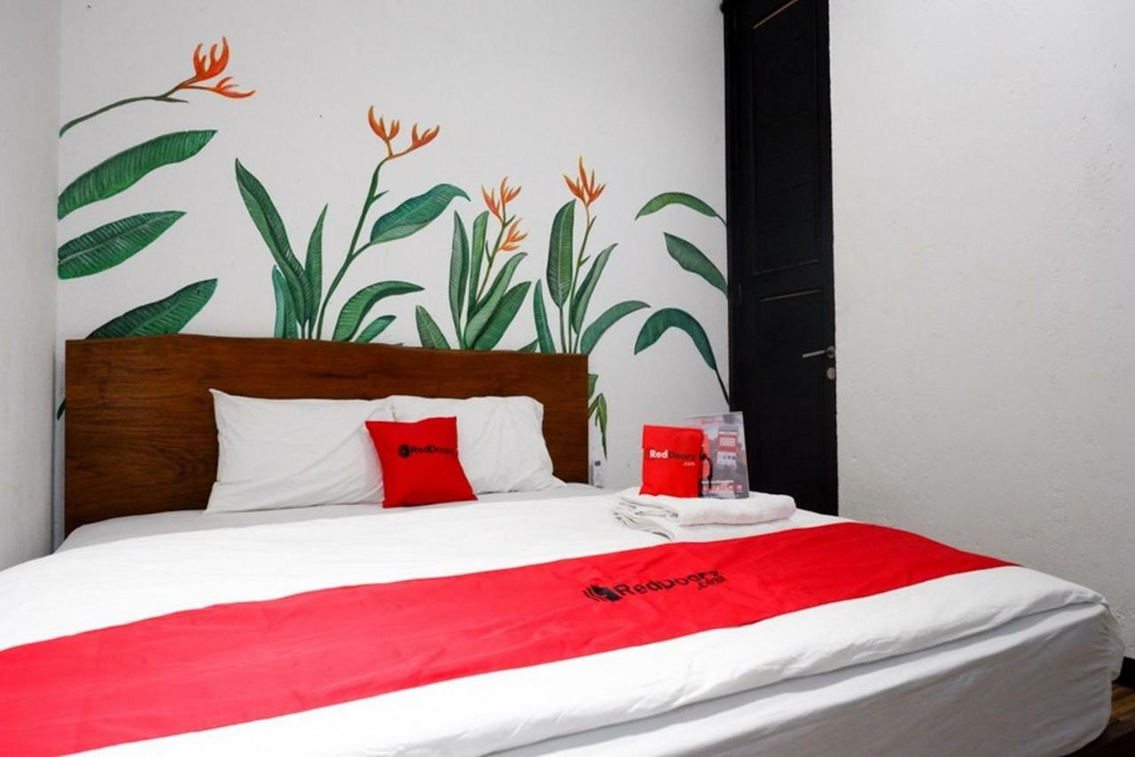 A Pousada Reddoorz @ Jalan Raya Semat Canggu Bali Exterior foto